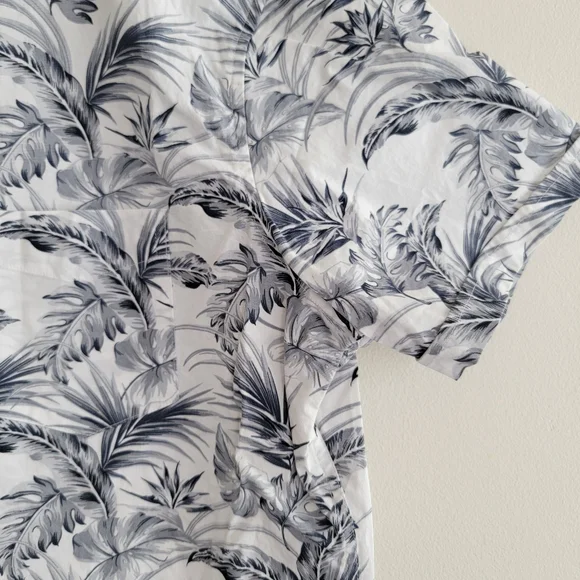Marc Anthony Luxury Slim Fit Button Down Medium Short Sleeve Shirt Floral Print - Picture 2 of 6